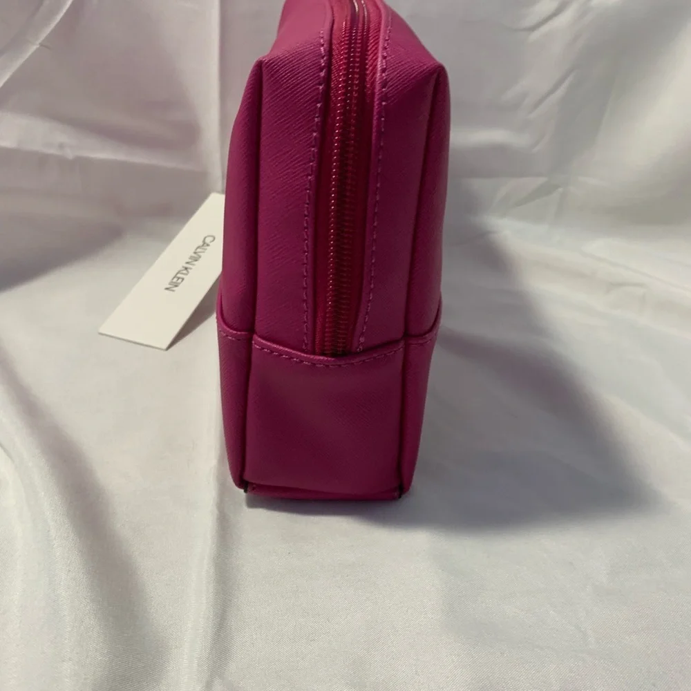 NWT Calvin Klein Vinyl Cosmetic Case
